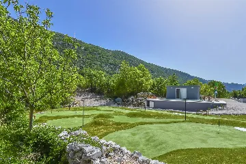 4-Bedroom Villa for 8 Guests in Zagvozd