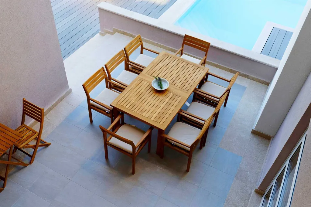 4-Bedroom Villa for 8 Guests in Zagvozd