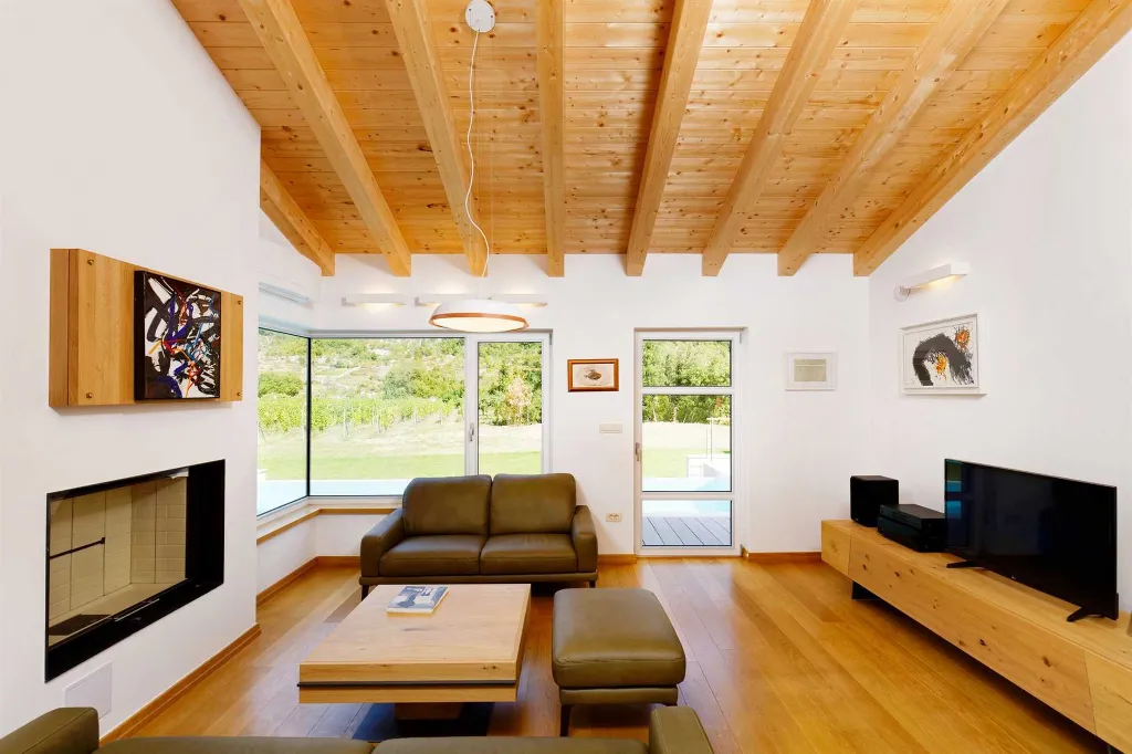 4-Bedroom Villa for 8 Guests in Zagvozd