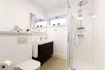 4-Bedroom Villa for 8 Guests in Zagvozd