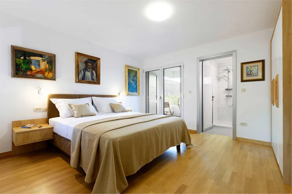 4-Bedroom Villa for 8 Guests in Zagvozd
