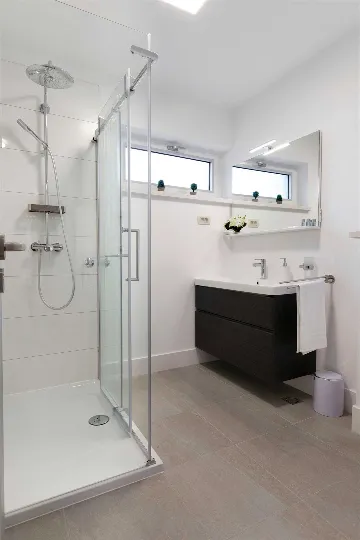 4-Bedroom Villa for 8 Guests in Zagvozd