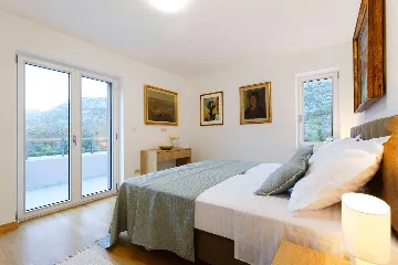 4-Bedroom Villa for 8 Guests in Zagvozd