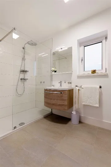 4-Bedroom Villa for 8 Guests in Zagvozd