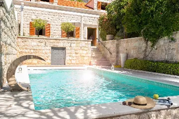 4-Bedroom Villa with Pool in Dubrovnik