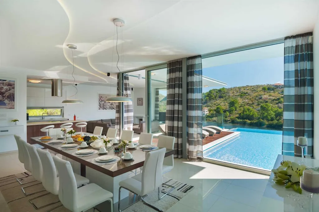 Modern 5-Bedroom Villa in Bobovisca for 10