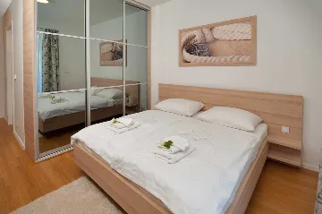 Modern 5-Bedroom Villa in Bobovisca for 10