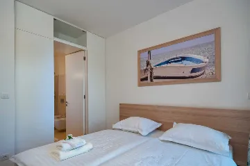 Modern 5-Bedroom Villa in Bobovisca for 10