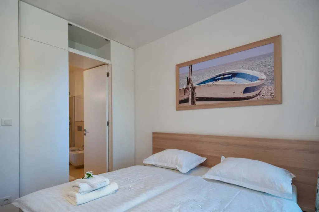 Modern 5-Bedroom Villa in Bobovisca for 10