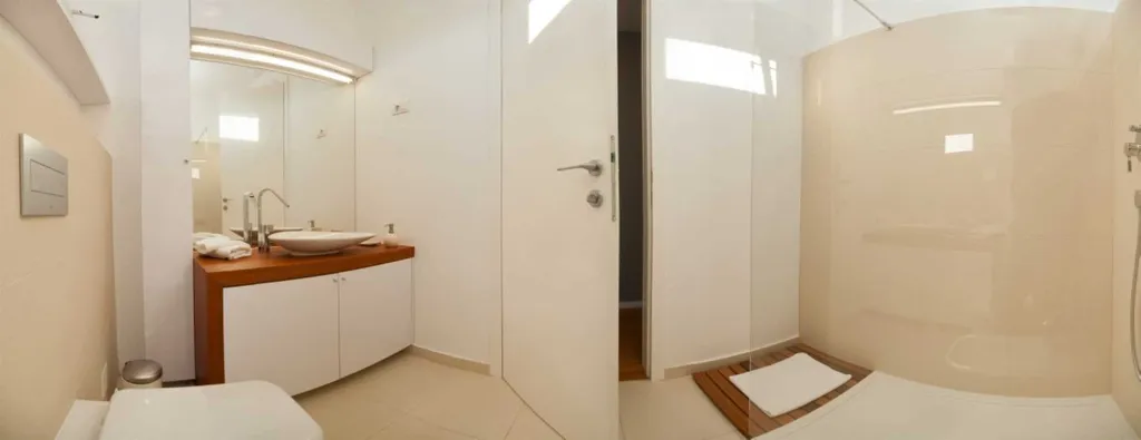 Modern 5-Bedroom Villa in Bobovisca for 10