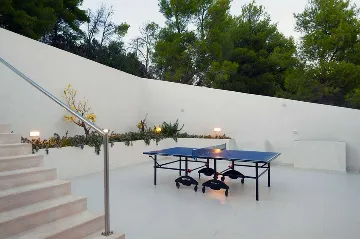 Modern 5-Bedroom Villa in Bobovisca for 10