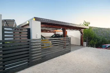 Modern 5-Bedroom Villa in Bobovisca for 10