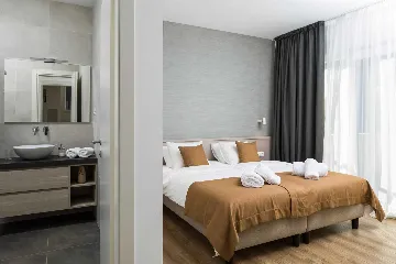 4-Bedroom Villa with Heated Pool in Milna