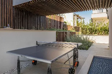 4-Bedroom Villa with Heated Pool in Milna