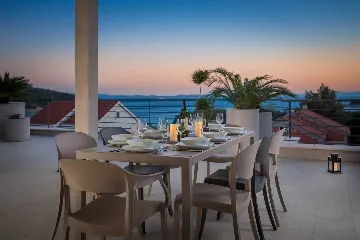 4-Bedroom Villa with Heated Pool in Milna