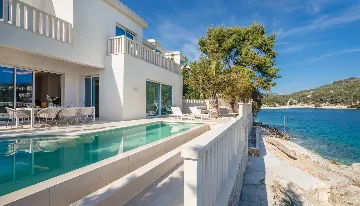 4-Bedroom Villa in Selca for Up to 8