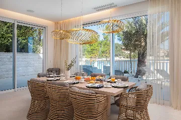 4-Bedroom Villa in Selca for Up to 8