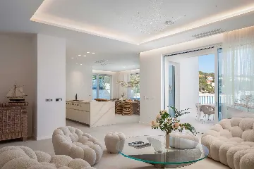 4-Bedroom Villa in Selca for Up to 8