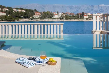 4-Bedroom Villa in Selca for Up to 8