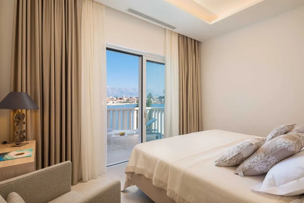 4-Bedroom Villa in Selca for Up to 8