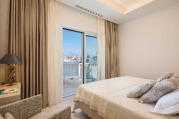 4-Bedroom Villa in Selca for Up to 8