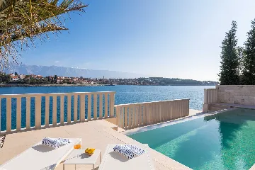 4-Bedroom Villa in Selca for Up to 8