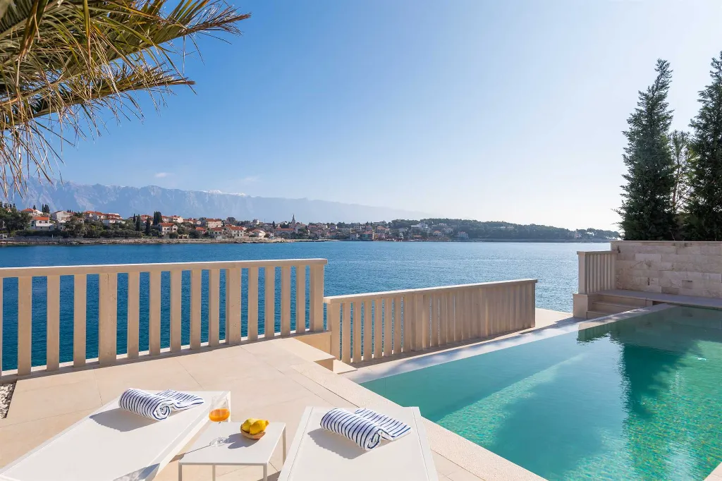 4-Bedroom Villa in Selca for Up to 8