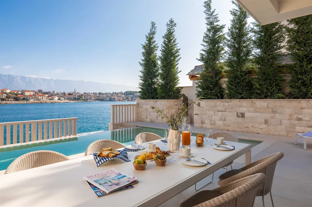 4-Bedroom Villa in Selca for Up to 8