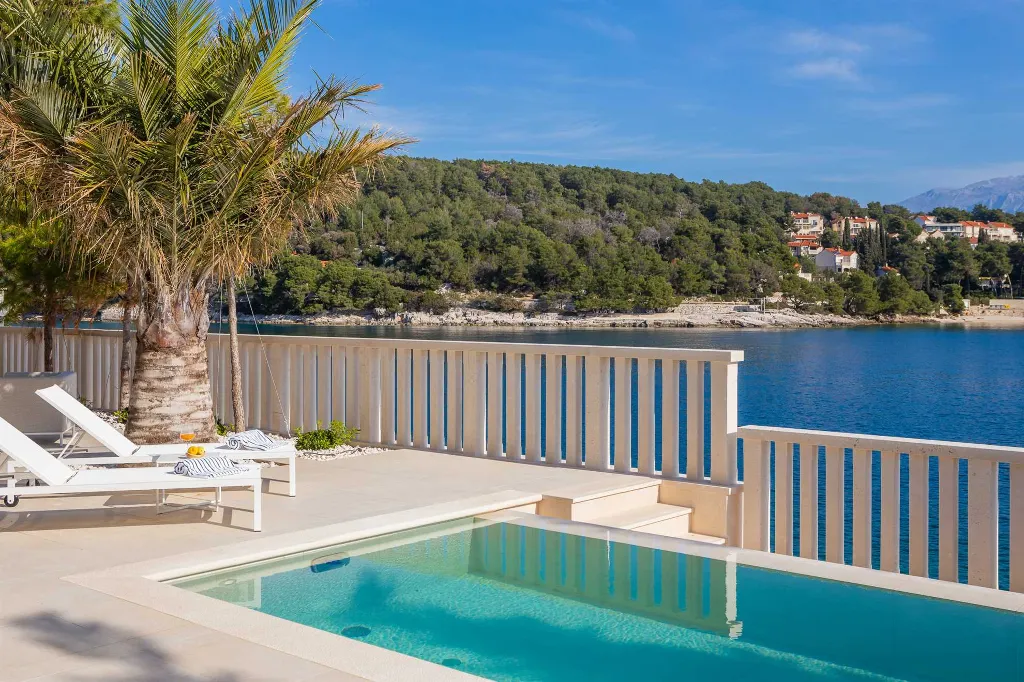4-Bedroom Villa in Selca for Up to 8