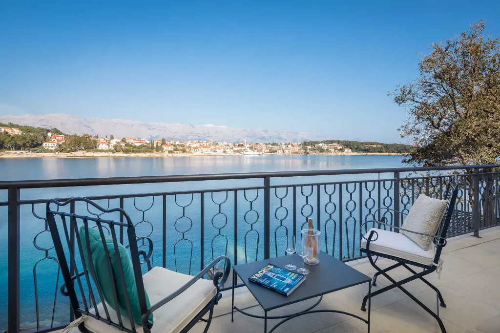 4-Bedroom Villa in Selca for up to 8 Guests