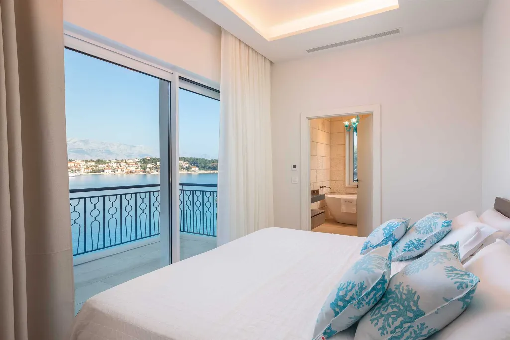 4-Bedroom Villa in Selca for up to 8 Guests