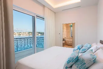 4-Bedroom Villa in Selca for up to 8 Guests