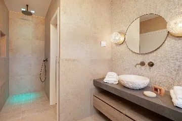 4-Bedroom Villa in Selca for up to 8 Guests