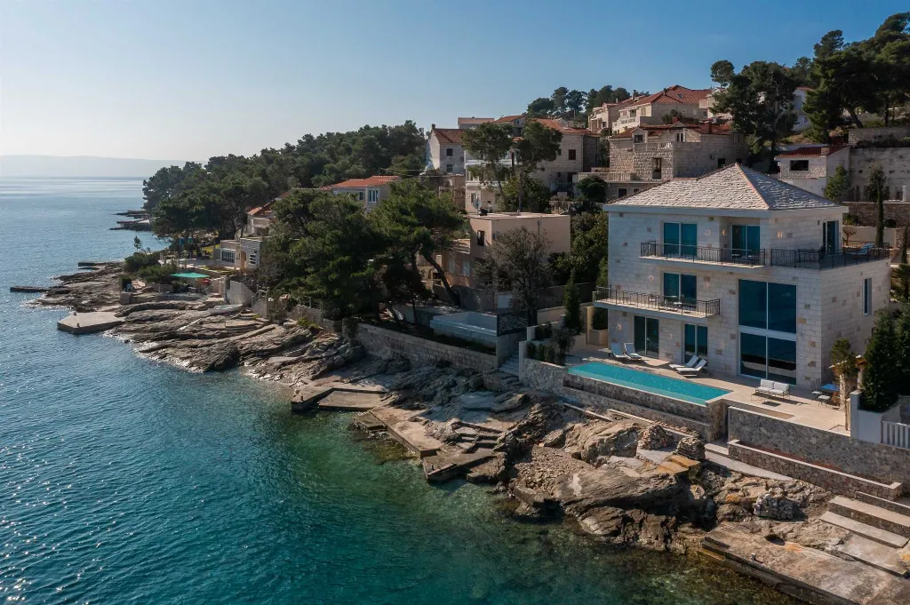 4-Bedroom Villa in Selca for up to 8 Guests