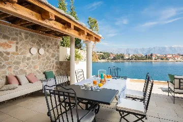 4-Bedroom Villa in Selca for up to 8 Guests