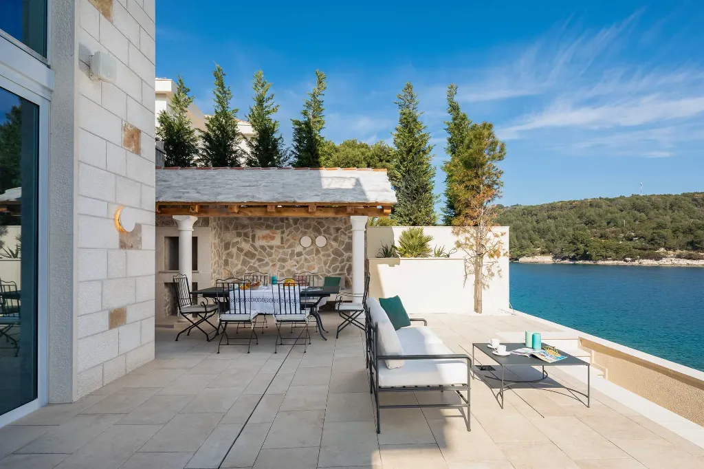 4-Bedroom Villa in Selca for up to 8 Guests