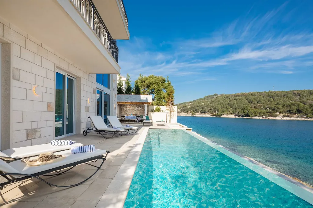 4-Bedroom Villa in Selca for up to 8 Guests