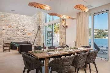 4-Bedroom Villa in Selca for up to 8 Guests