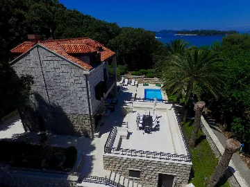 5-Bedroom Villa in Dubrovnik for Up to 9 Guests