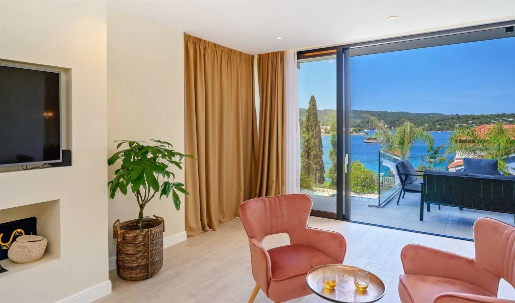 3-Bedroom Villa with Private Pool in Nečujam