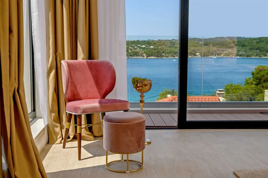 3-Bedroom Villa with Private Pool in Nečujam