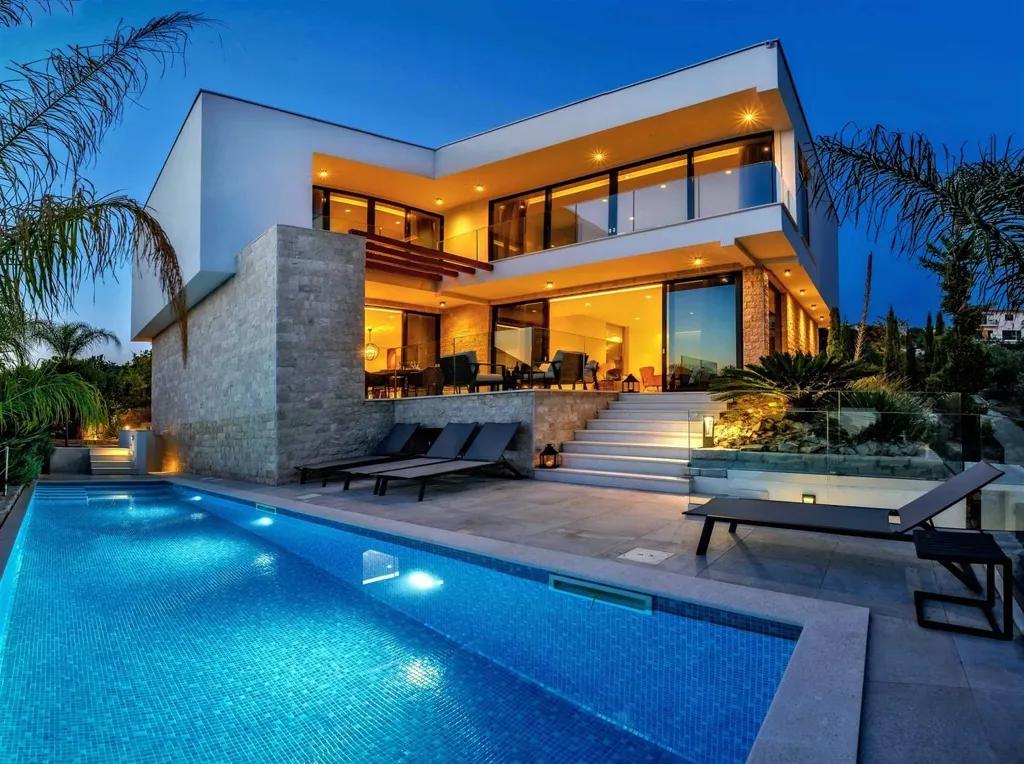 3-Bedroom Villa with Private Pool in Nečujam
