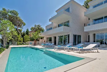 Seafront Villa for Up to 12 Guests in Selca