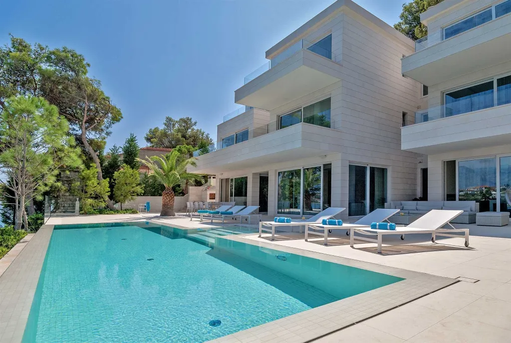 Seafront Villa for Up to 12 Guests in Selca