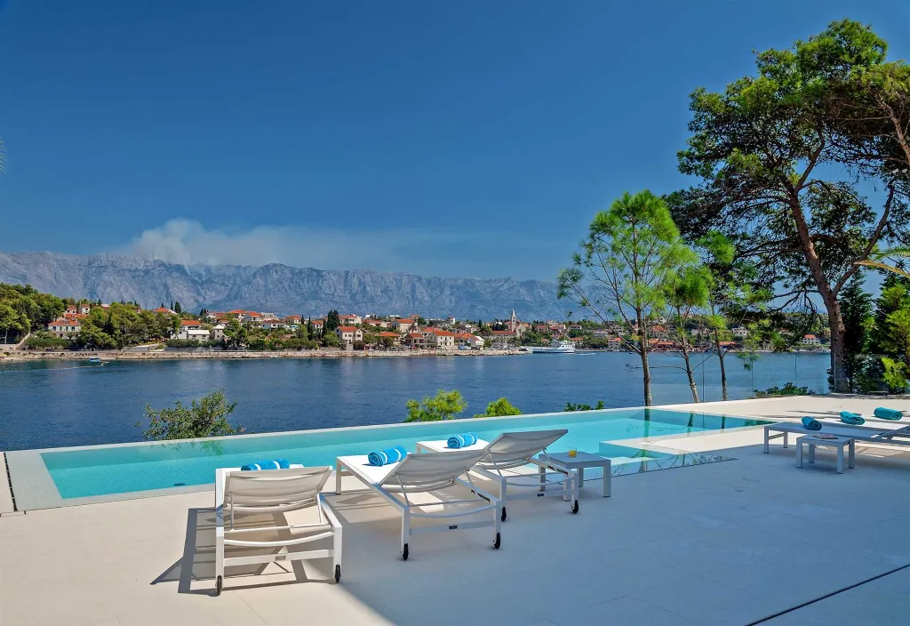 Seafront Villa for Up to 12 Guests in Selca