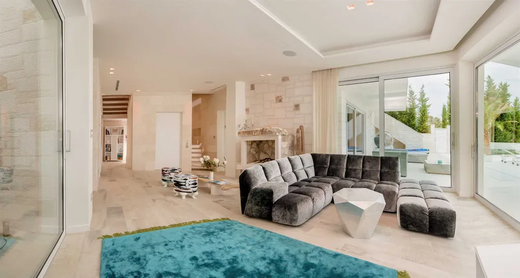 Seafront Villa for Up to 12 Guests in Selca