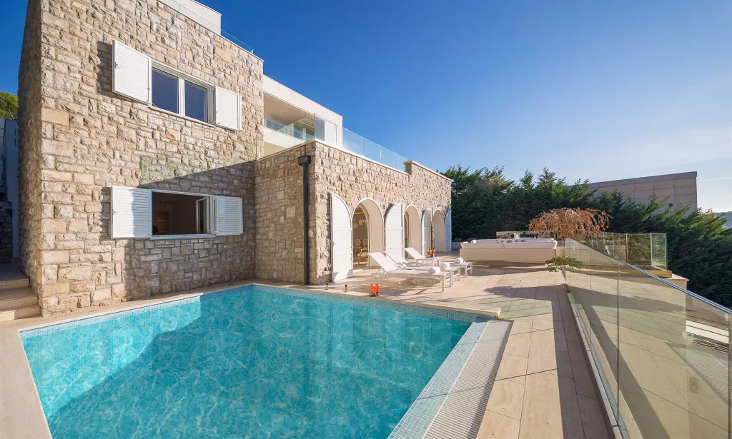 Villa in Primošten for 14 Guests with Heated Pool