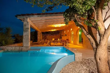 Beachfront Villa in Orebić for 5 Guests