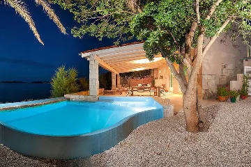 Beachfront Villa in Orebić for 5 Guests