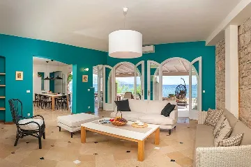 Beachfront Villa in Orebić for 5 Guests